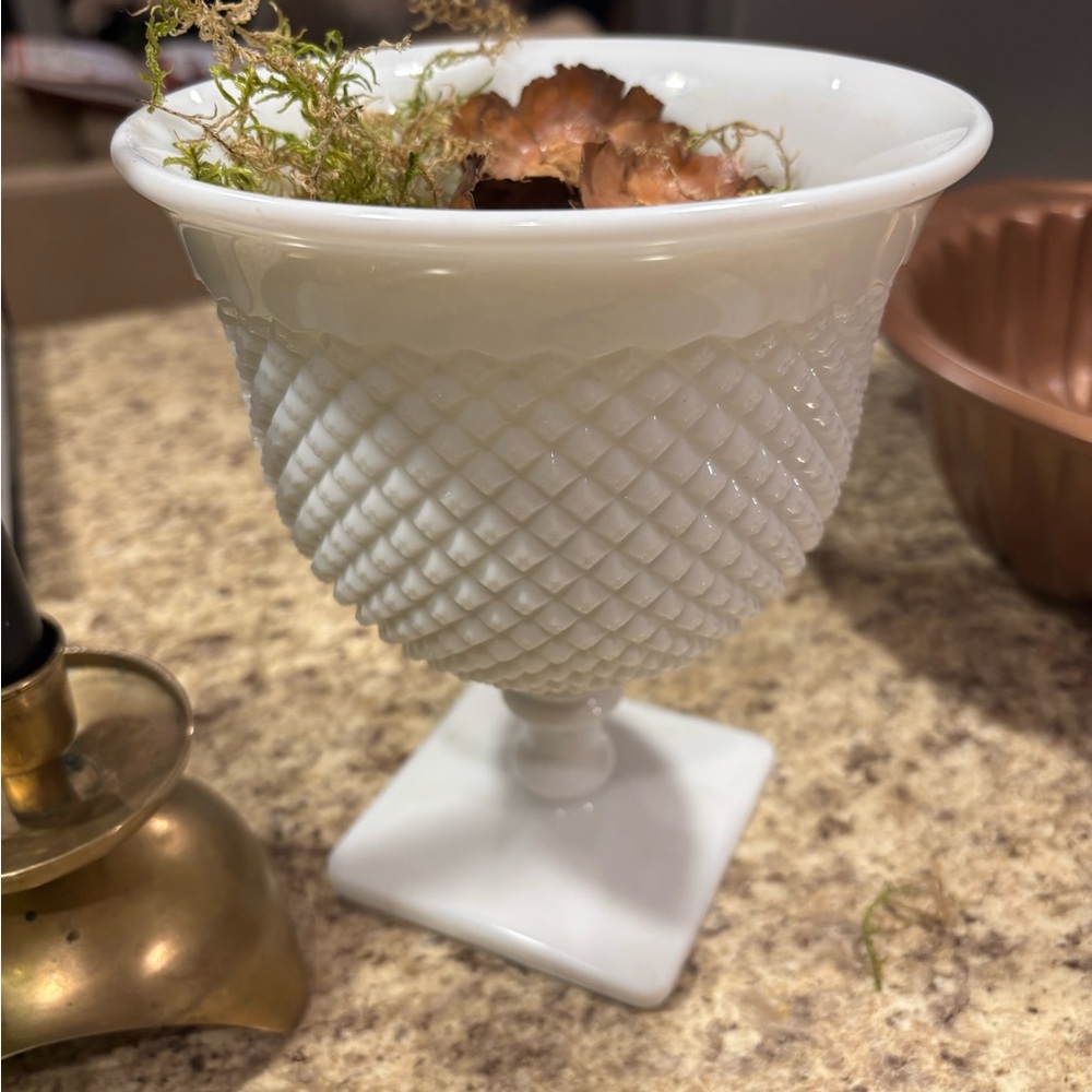 Westmoreland White Textured Vase Accents